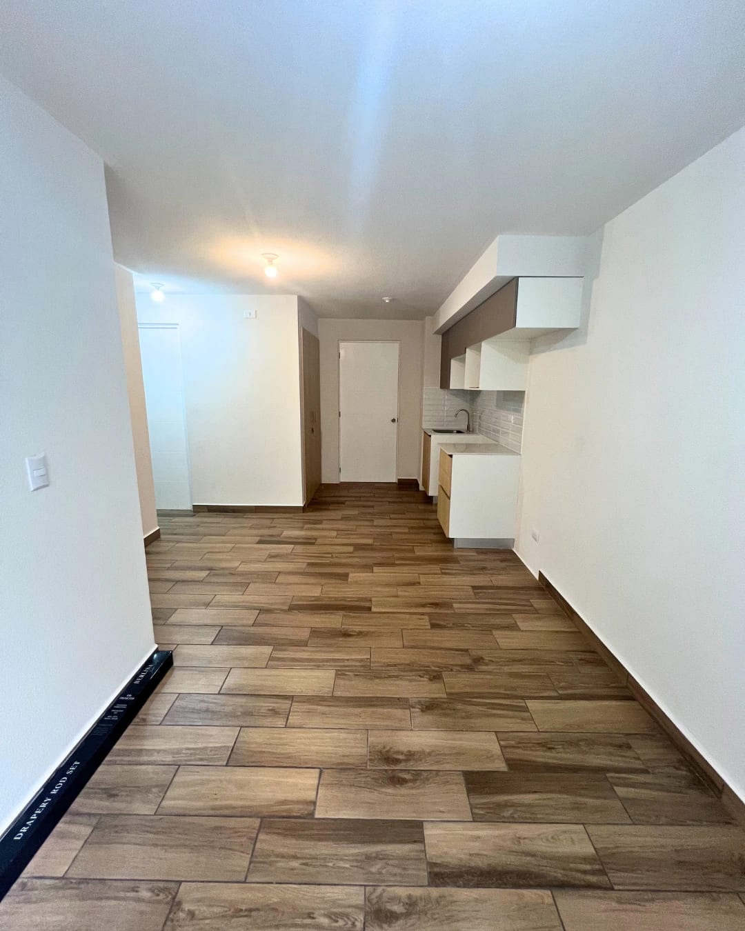 APARTAMENTO EN VENTA ZONA 16 EN PRIMER NIVEL CON JARDÍN Y BODEGA — foto 1 de 10