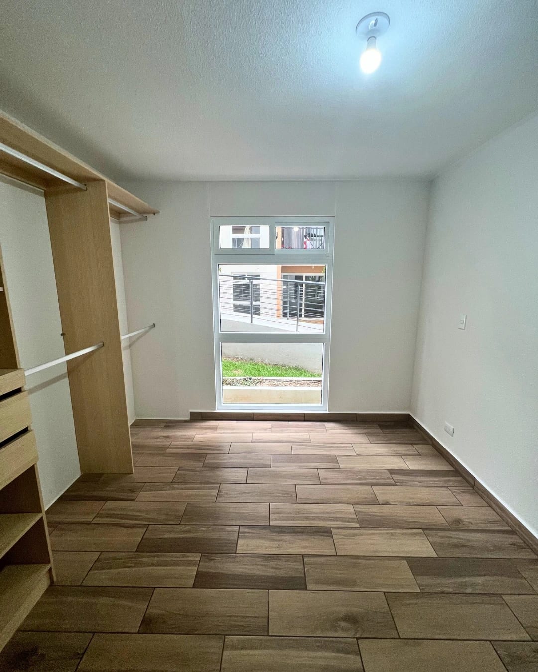 APARTAMENTO EN VENTA ZONA 16 EN PRIMER NIVEL CON JARDÍN Y BODEGA — foto 9 de 10