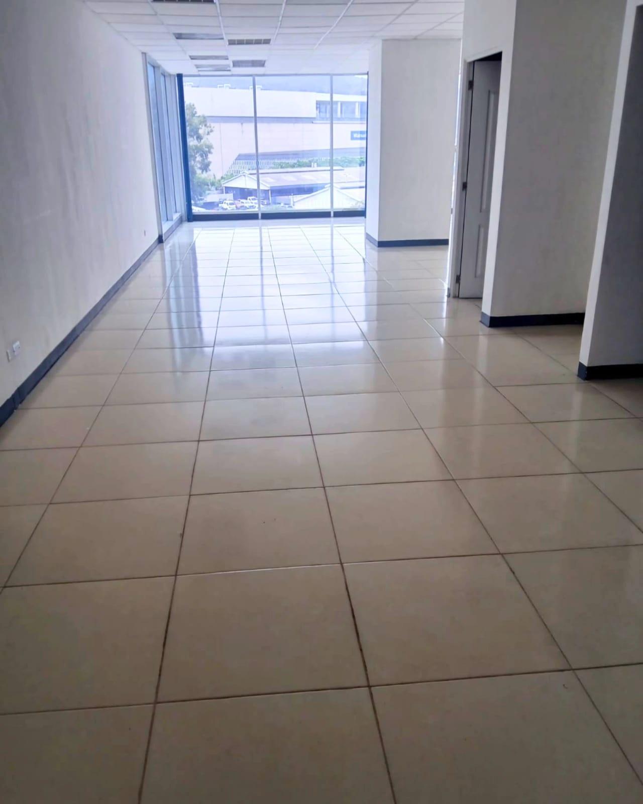 OFICINA EN RENTA ZONA 10 ZONA PRADERA — foto 4 de 7