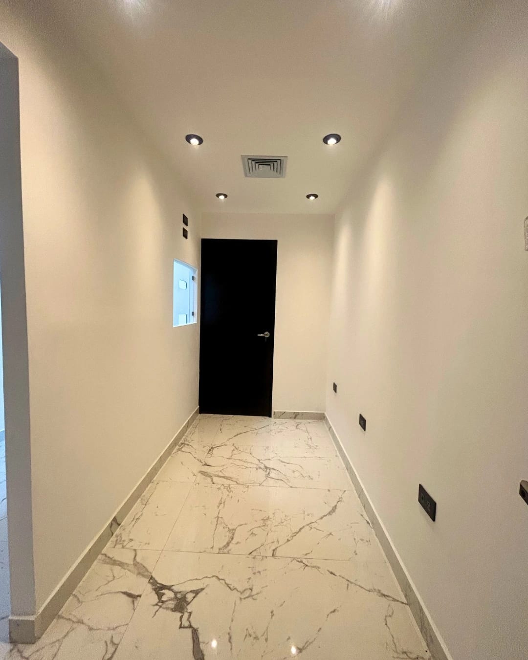 CLINICA EN RENTA ZONA 10 RENOVATI — foto 2 de 8