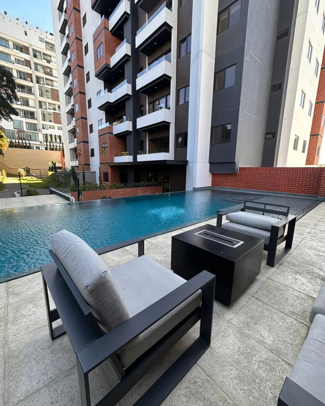APARTAMENTO EN RENTA ZONA 15 PARA ESTRENAR — foto 1 de 10