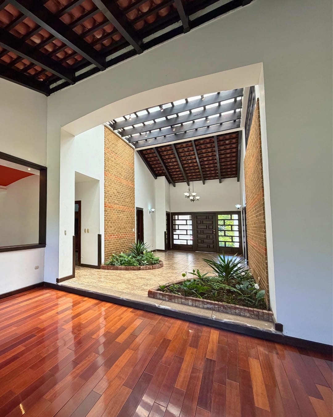 CASA EN RENTA DE UN NIVEL EN CAES KM 18 CON AMPLIO JARDÍN — foto 1 de 10