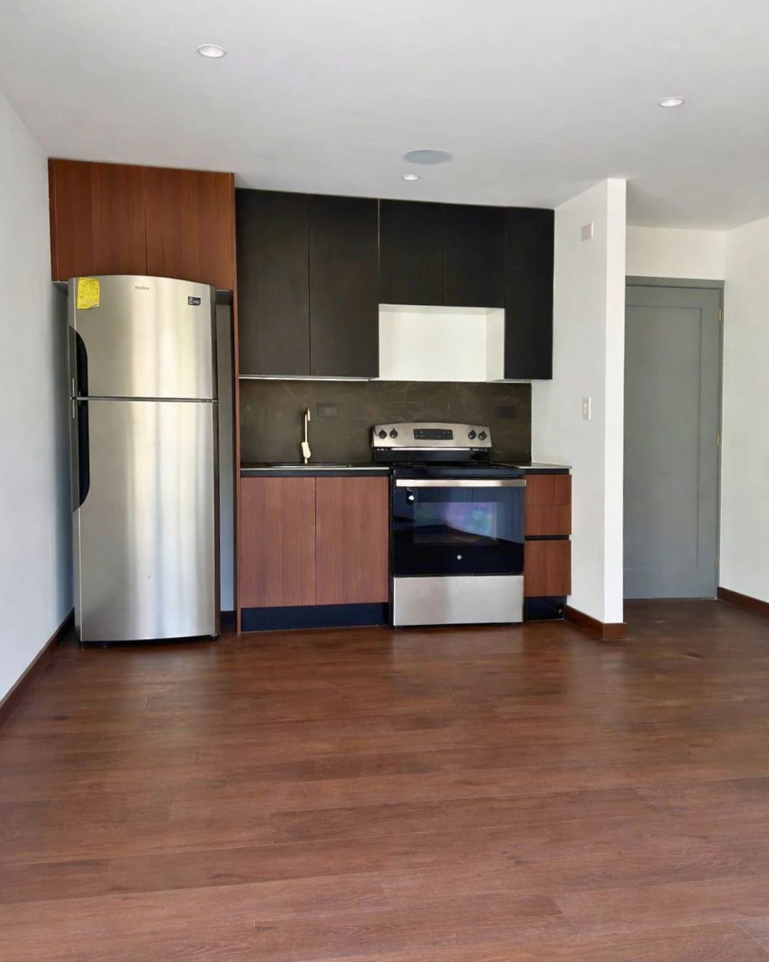 APARTAMENTO EN RENTA ZONA 10, ATHARA PARA ESTRENAR — foto 1 de 6