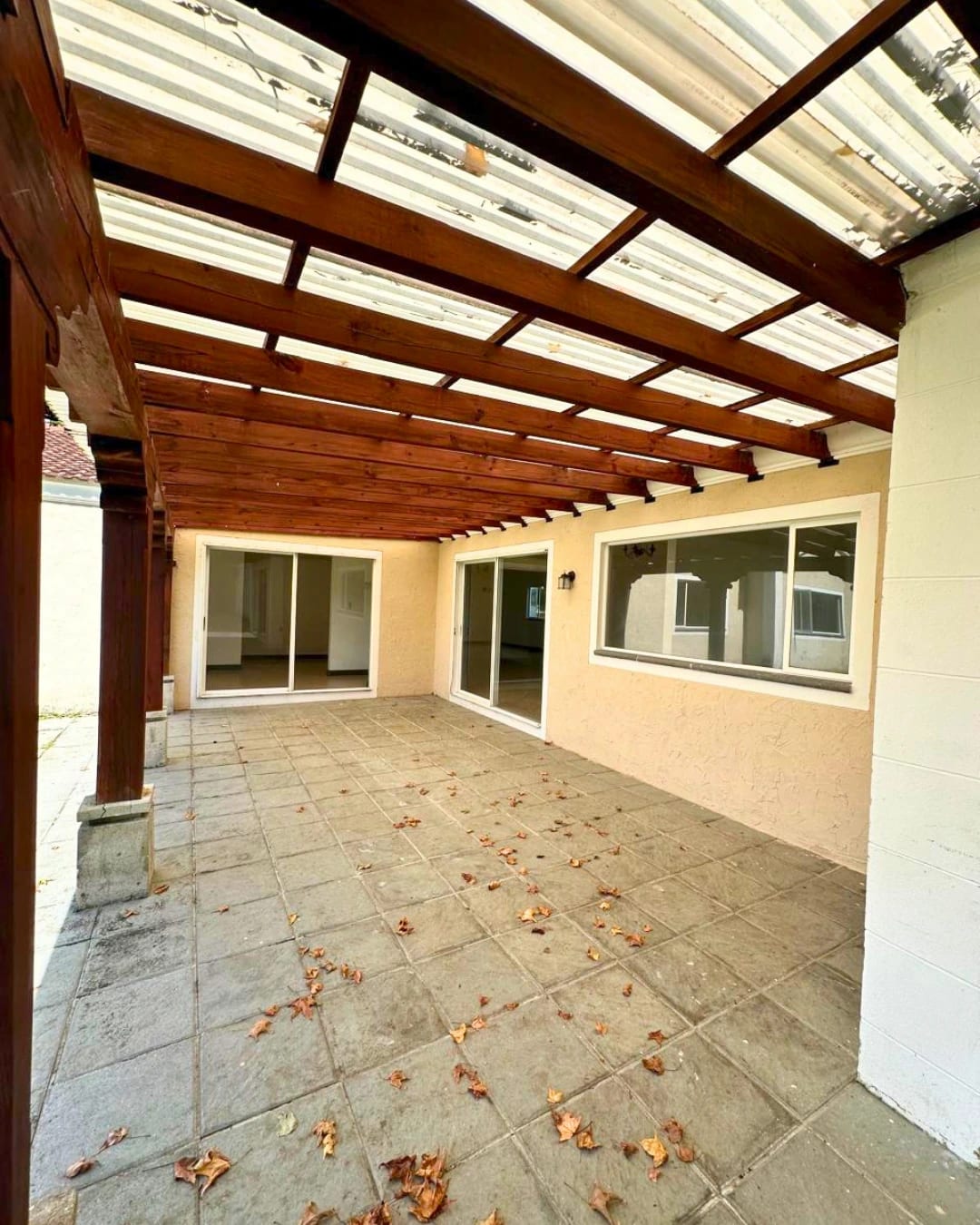 CASA EN RENTA EN CAES KM 23.5 DE UN NIVEL Y AMPLIO JARDIN — foto 2 de 14