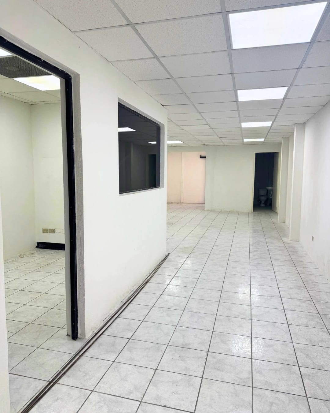 CASA EN VENTA EN ZONA 6 PARA USO COMERCIAL FRENTE A LA PARADA DEL TRANSMETRO — foto 3 de 12