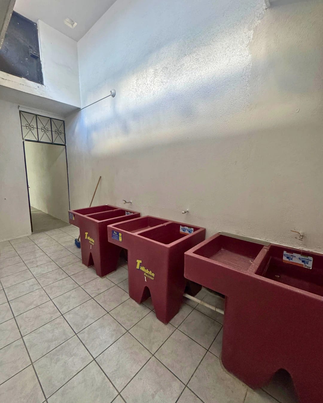 CASA EN VENTA EN ZONA 6 PARA USO COMERCIAL FRENTE A LA PARADA DEL TRANSMETRO — foto 11 de 12