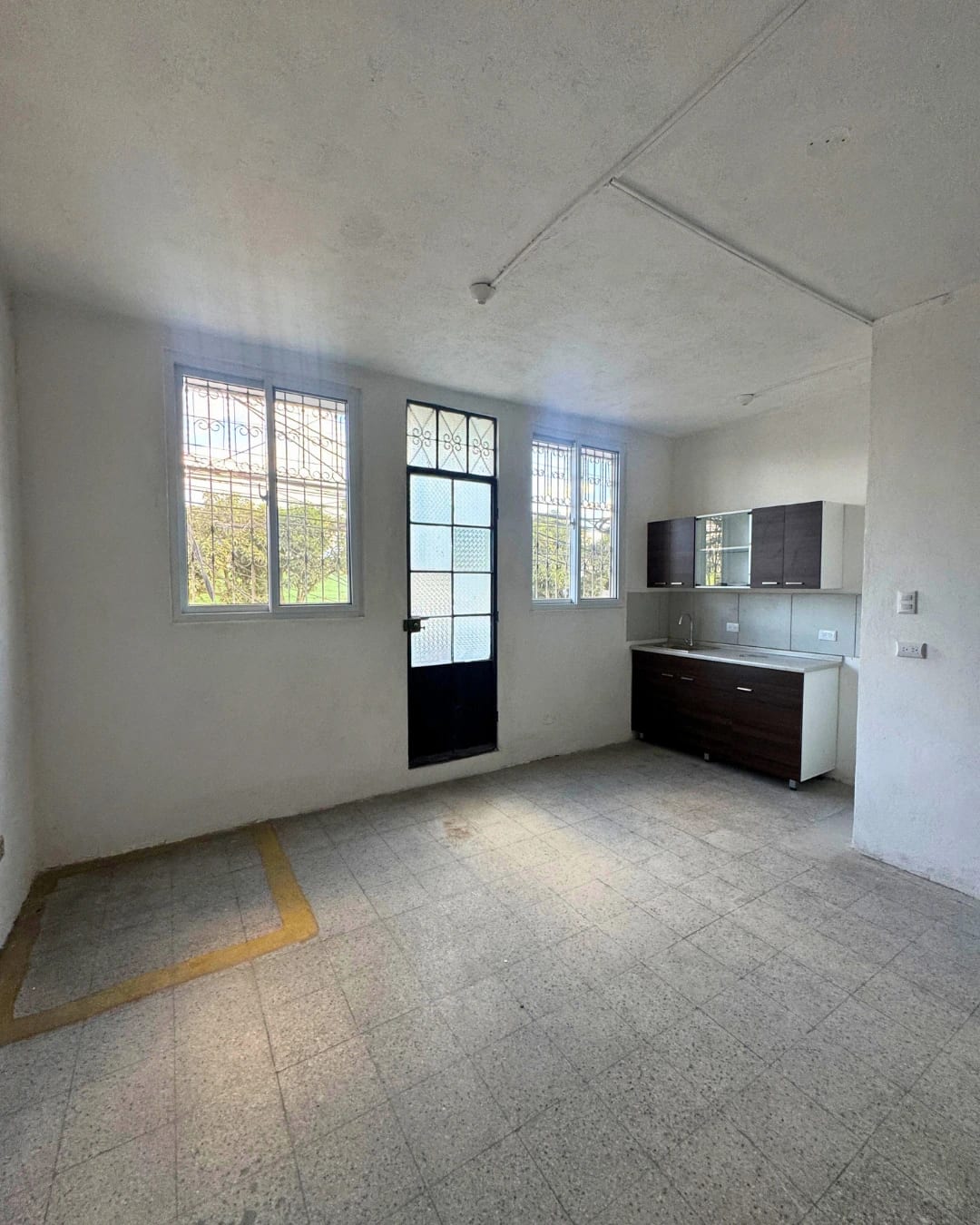 CASA EN VENTA EN ZONA 6 PARA USO COMERCIAL FRENTE A LA PARADA DEL TRANSMETRO — foto 6 de 12