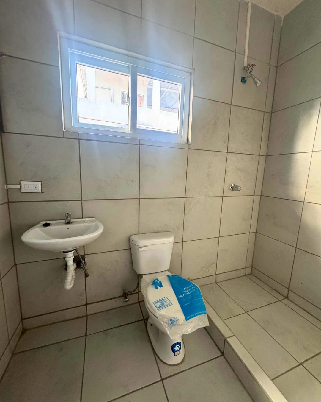 CASA EN VENTA EN ZONA 6 PARA USO COMERCIAL FRENTE A LA PARADA DEL TRANSMETRO — foto 8 de 12
