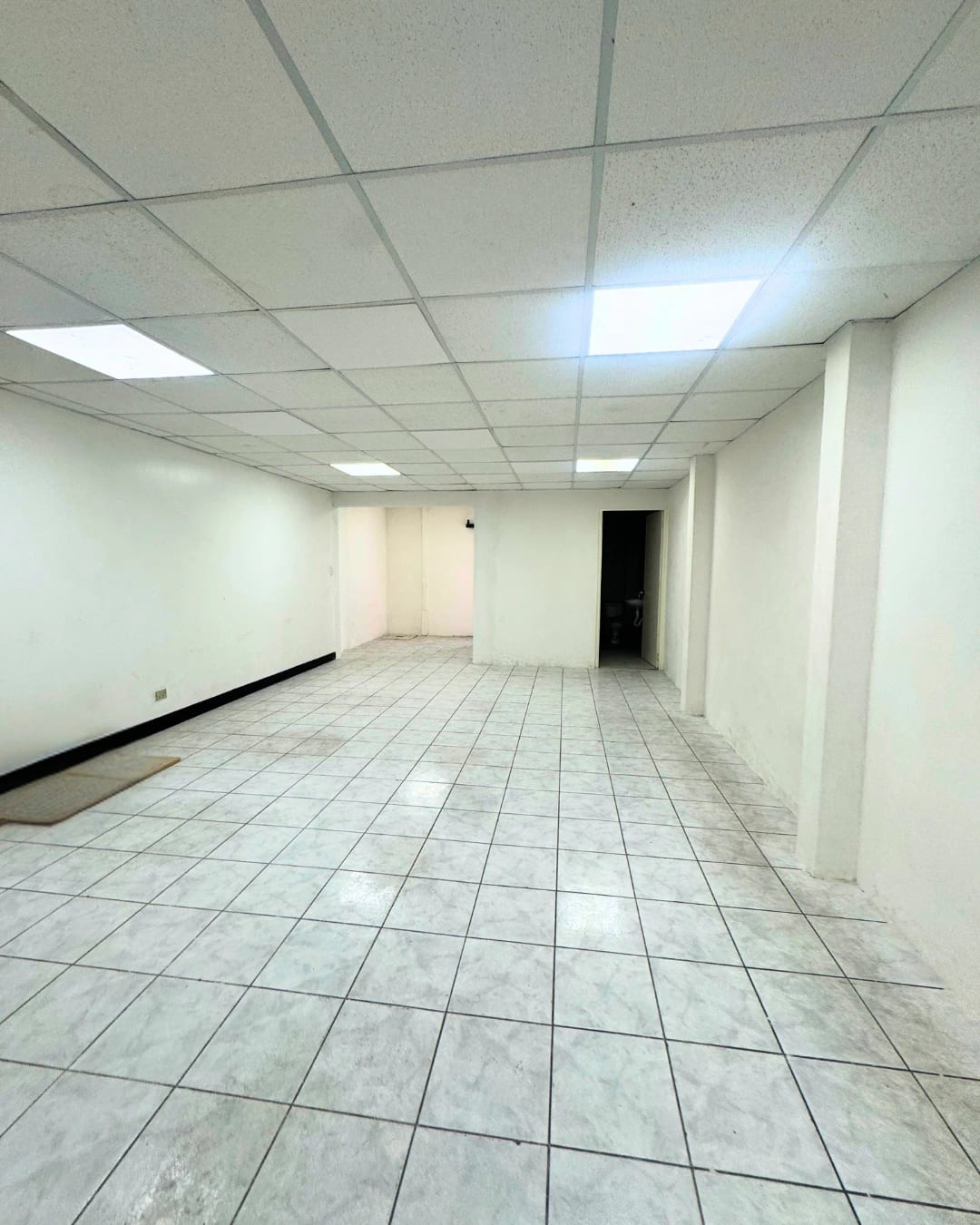 CASA EN VENTA EN ZONA 6 PARA USO COMERCIAL FRENTE A LA PARADA DEL TRANSMETRO — foto 9 de 12