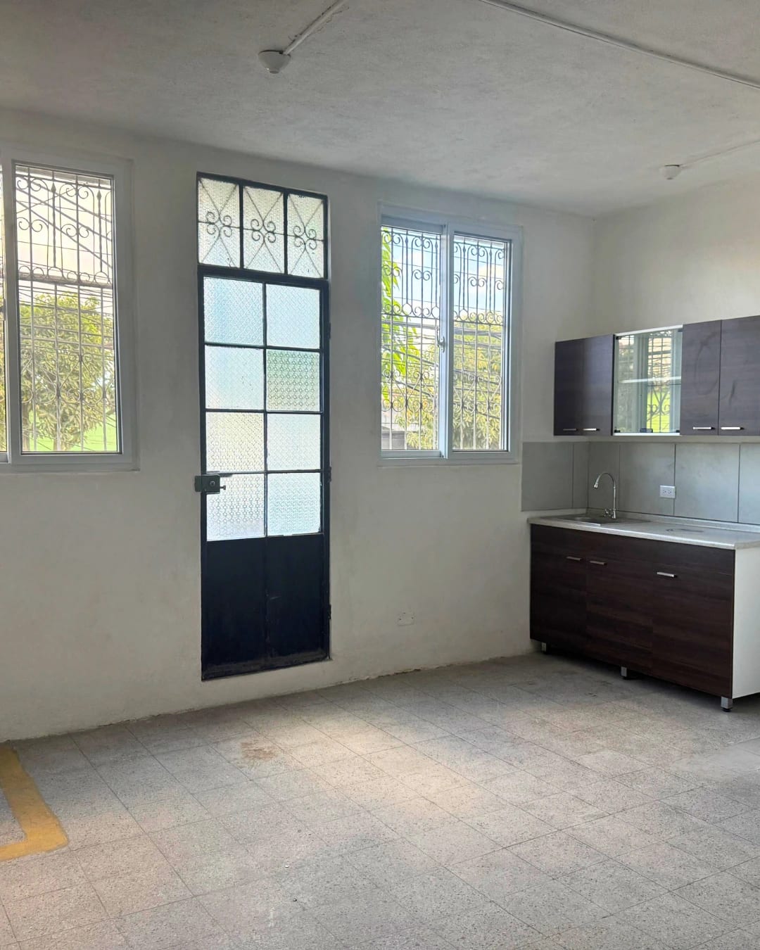 CASA EN VENTA EN ZONA 6 PARA USO COMERCIAL FRENTE A LA PARADA DEL TRANSMETRO — foto 1 de 12