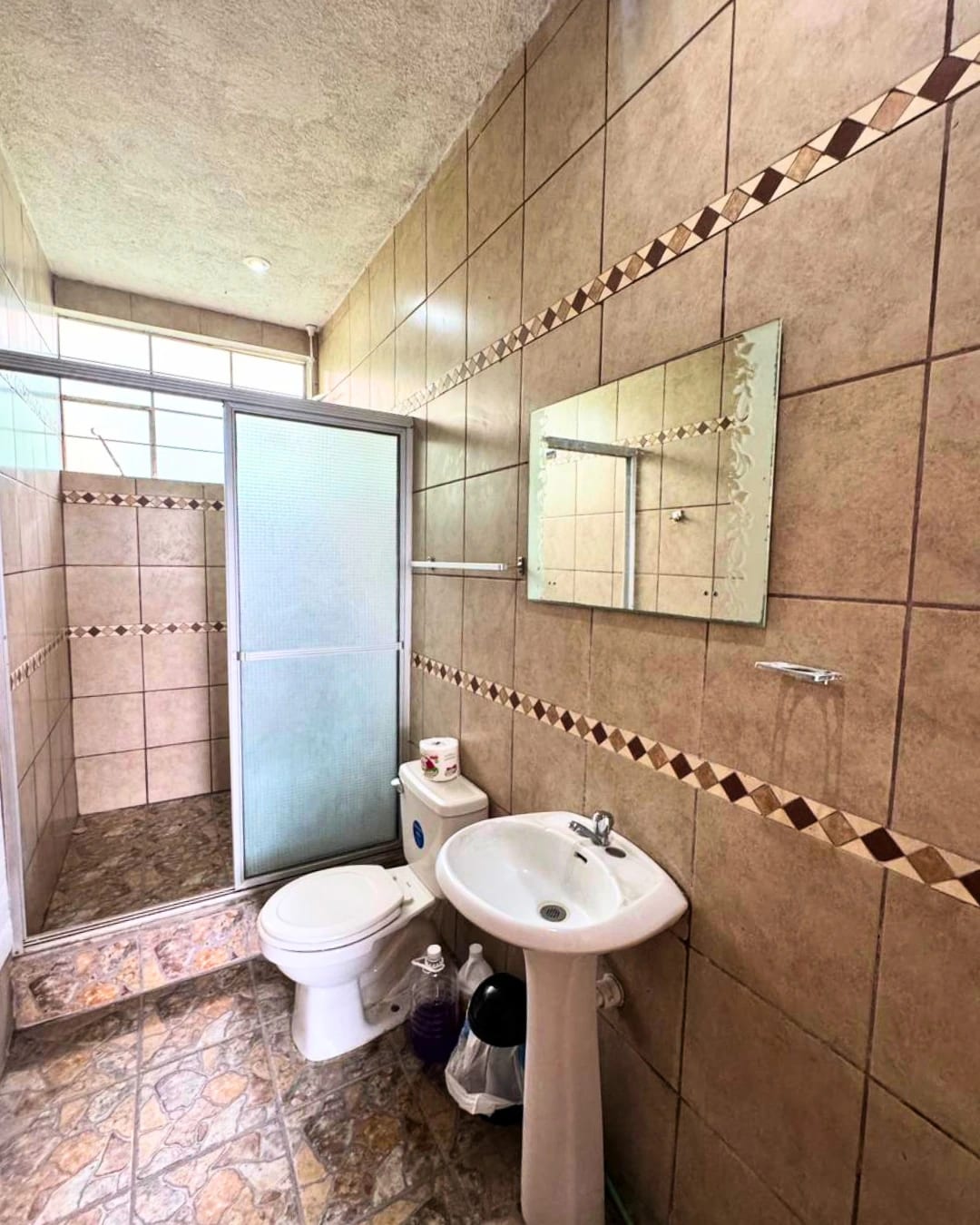 CASA EN RENTA ZONA 16 KANAJUYÚ — foto 4 de 9