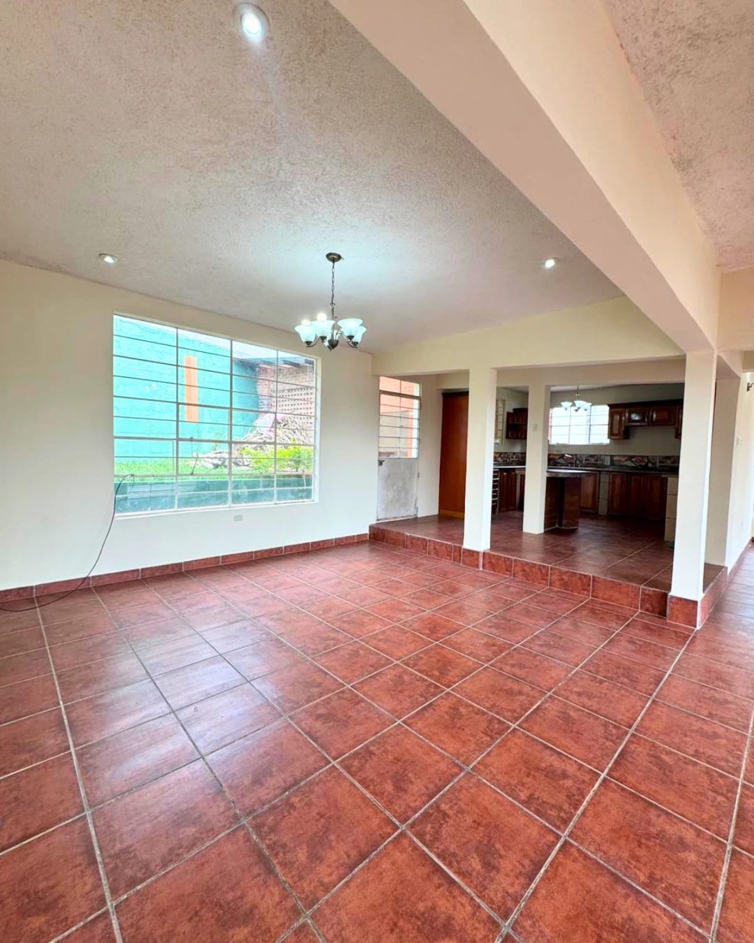 CASA EN RENTA ZONA 16 KANAJUYÚ — foto 5 de 9