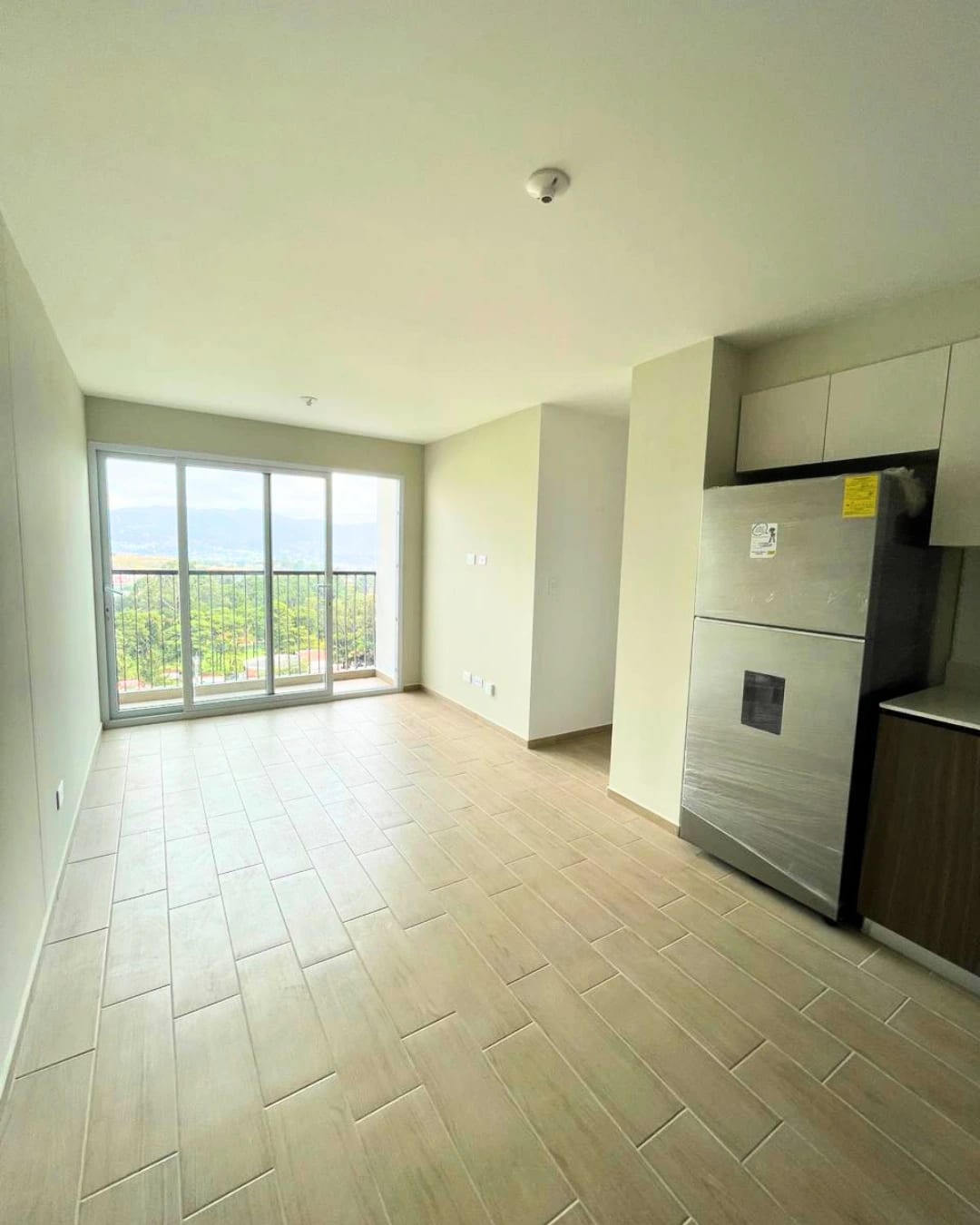 APARTAMENTO EN RENTA ZONA 12 PARA ESTRENAR EN NIVEL ALTO — foto 1 de 10