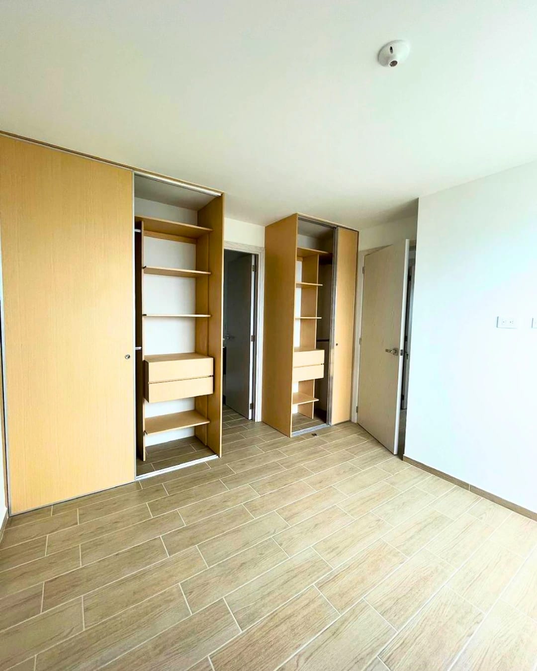 APARTAMENTO EN RENTA ZONA 12 PARA ESTRENAR EN NIVEL ALTO — foto 4 de 10