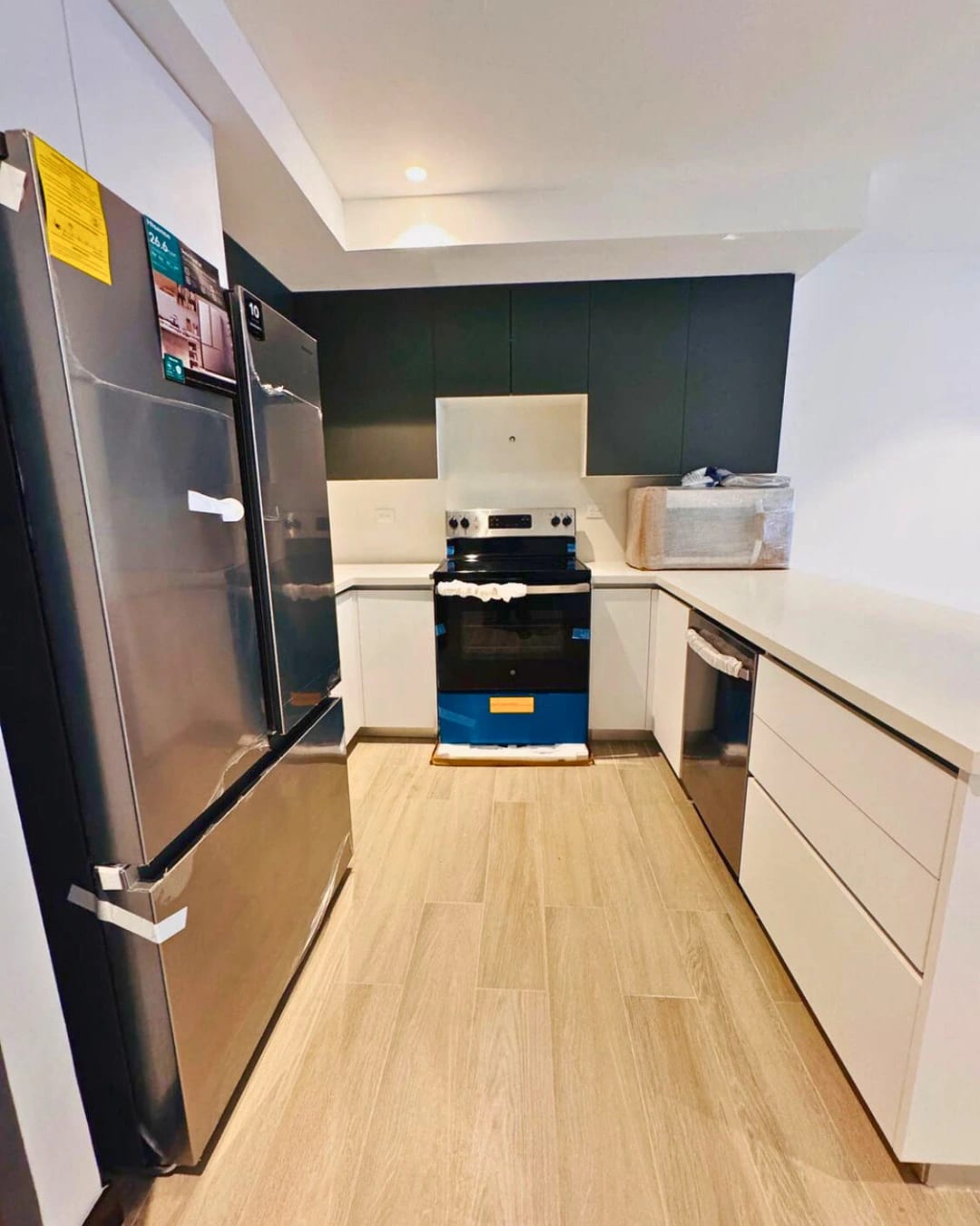APARTAMENTO EN RENTA ZONA 13 IRIDIA — foto 2 de 11