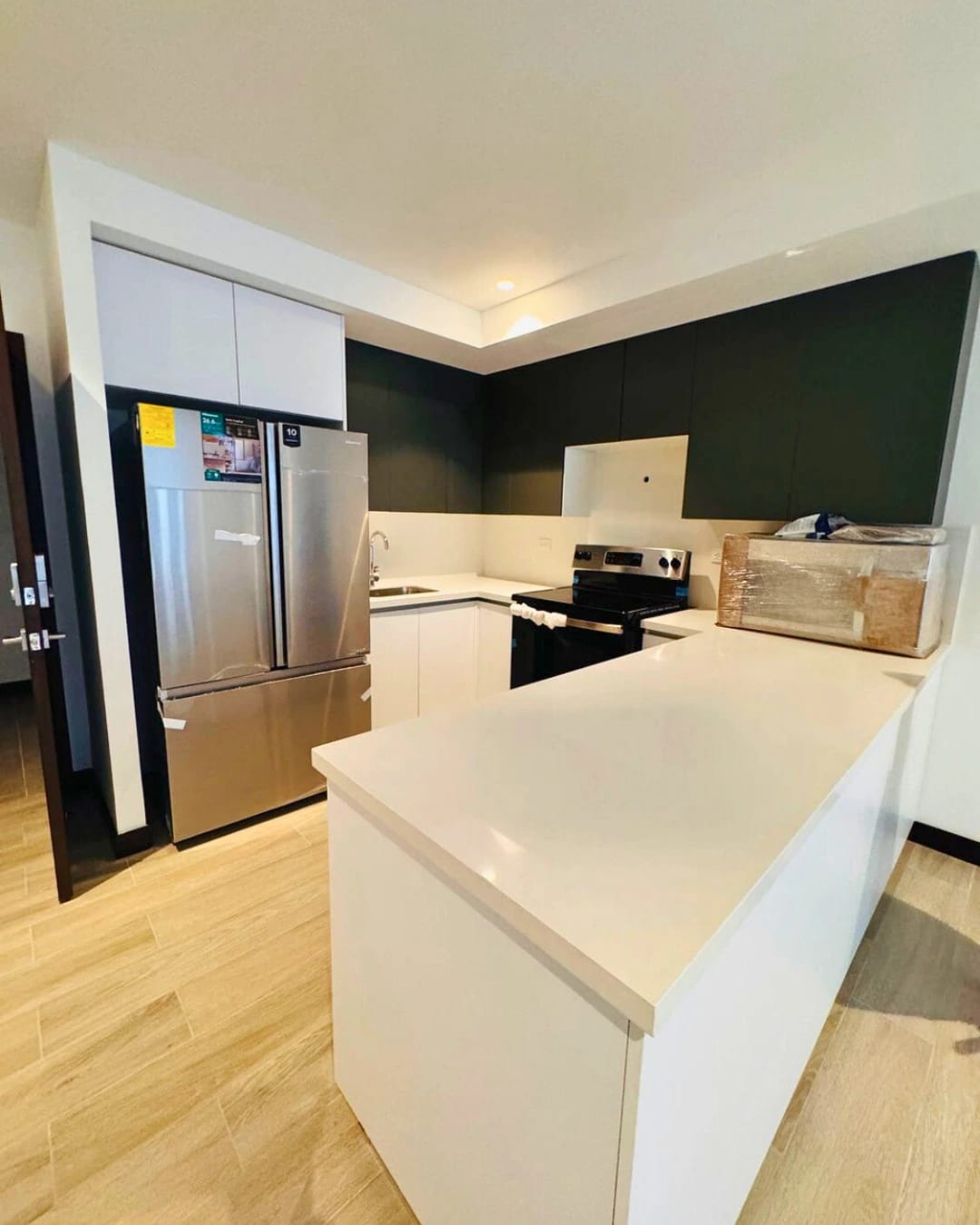 APARTAMENTO EN RENTA ZONA 13 IRIDIA — foto 7 de 11