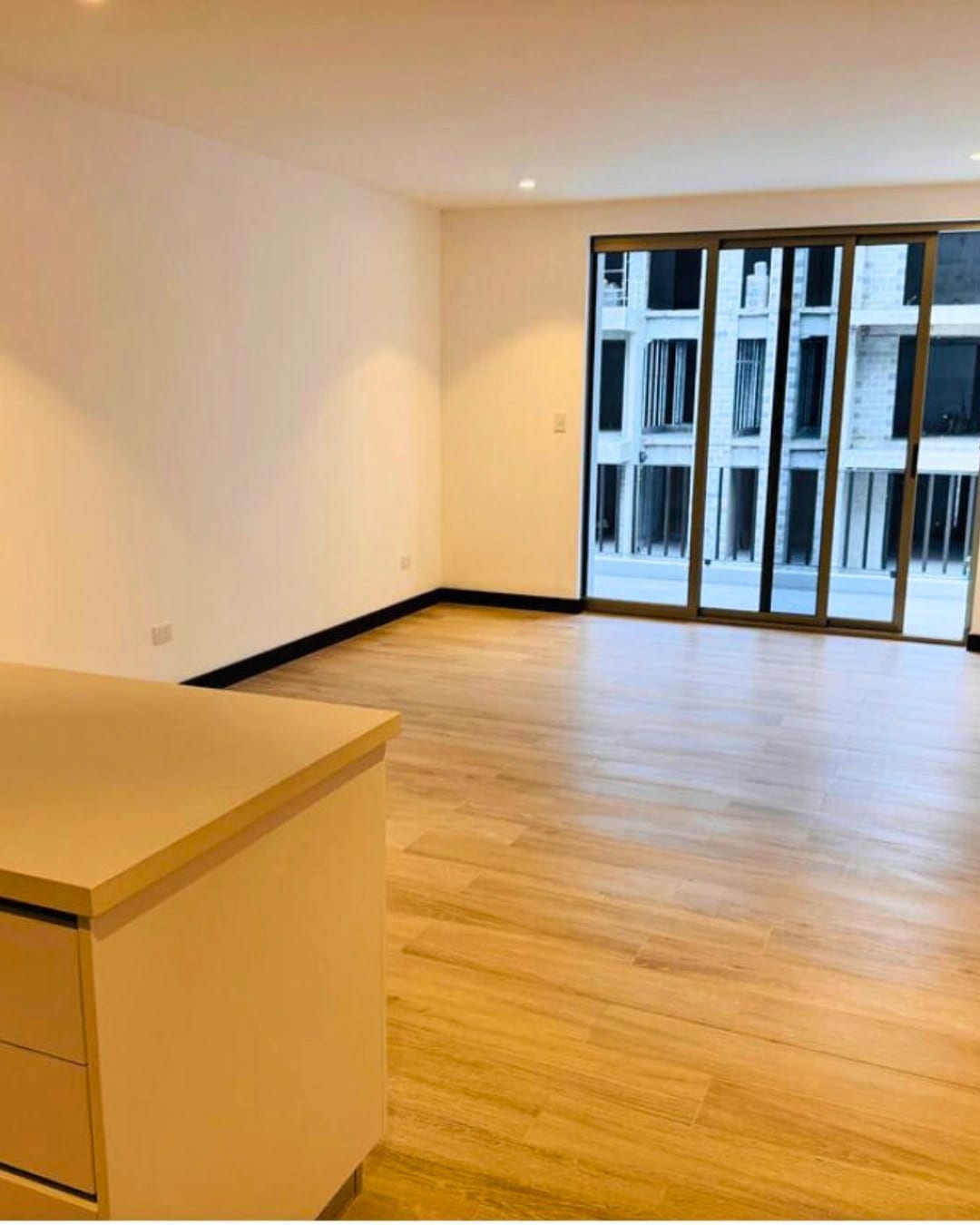 APARTAMENTO EN RENTA ZONA 13 IRIDIA — foto 8 de 11