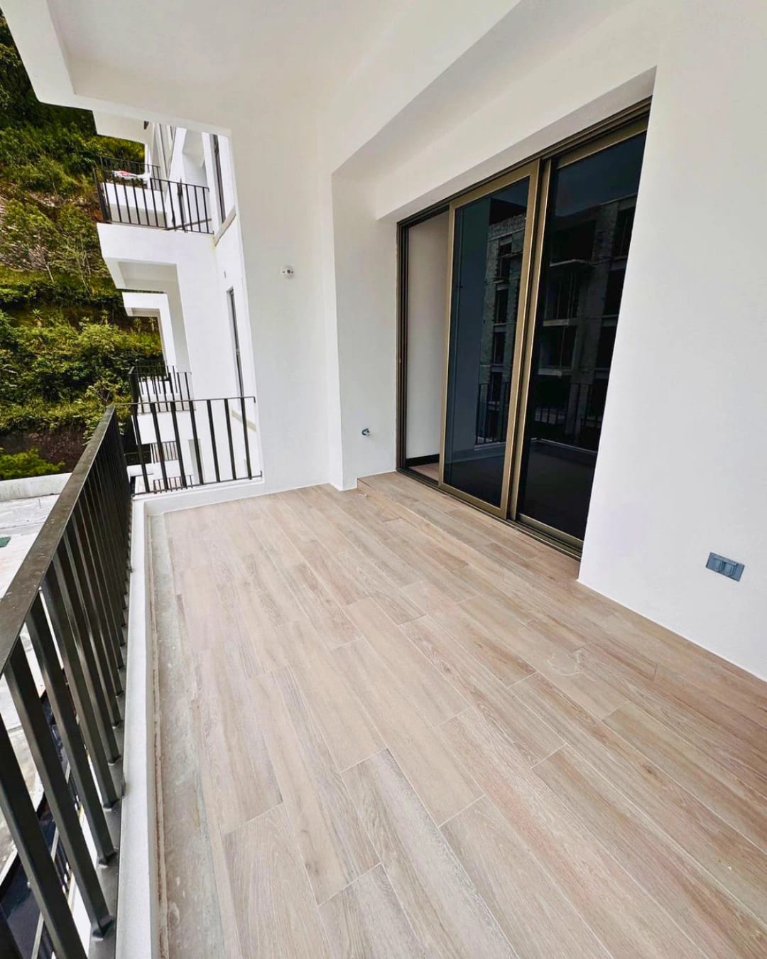 APARTAMENTO EN RENTA ZONA 13 IRIDIA — foto 1 de 11