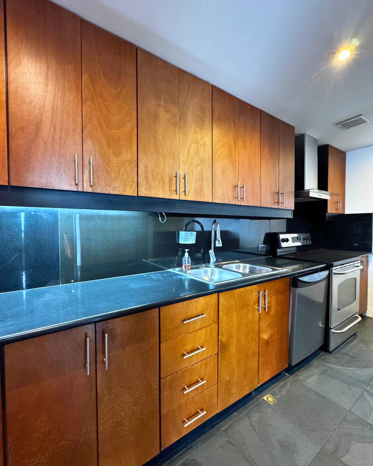 APARTAMENTO EN RENTA EN ZONA 13 AMUEBLADO — foto 4 de 10