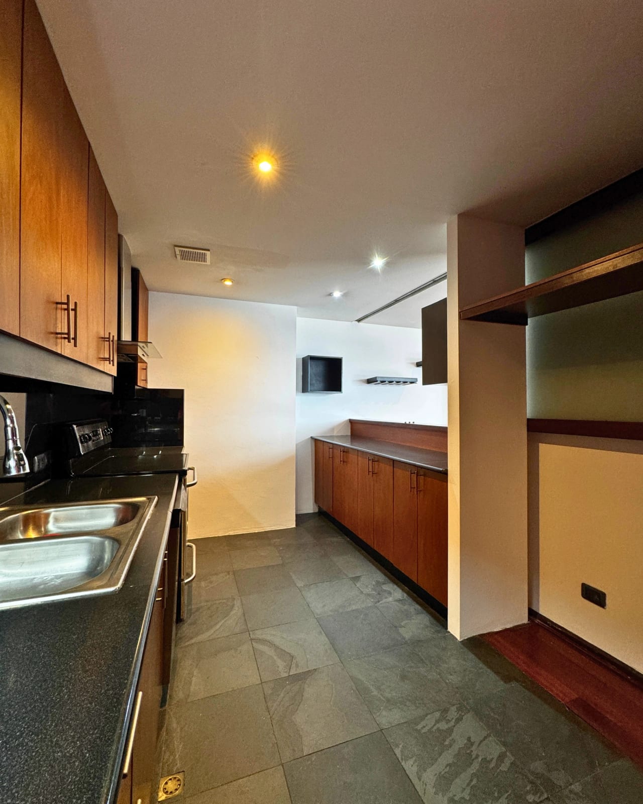 APARTAMENTO EN RENTA EN ZONA 13 AMUEBLADO — foto 5 de 10