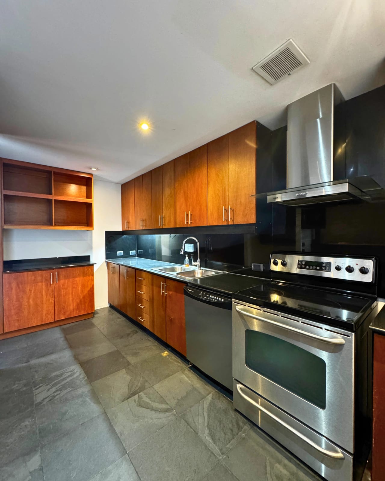 APARTAMENTO EN RENTA EN ZONA 13 AMUEBLADO — foto 6 de 10