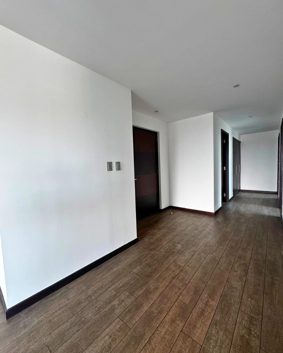 APARTAMENTO EN RENTA EN ZONA 10 EN NIVEL ALTO — foto 6 de 10