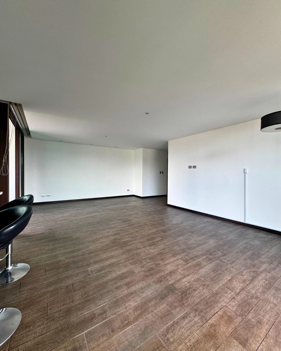 APARTAMENTO EN RENTA EN ZONA 10 EN NIVEL ALTO — foto 7 de 10