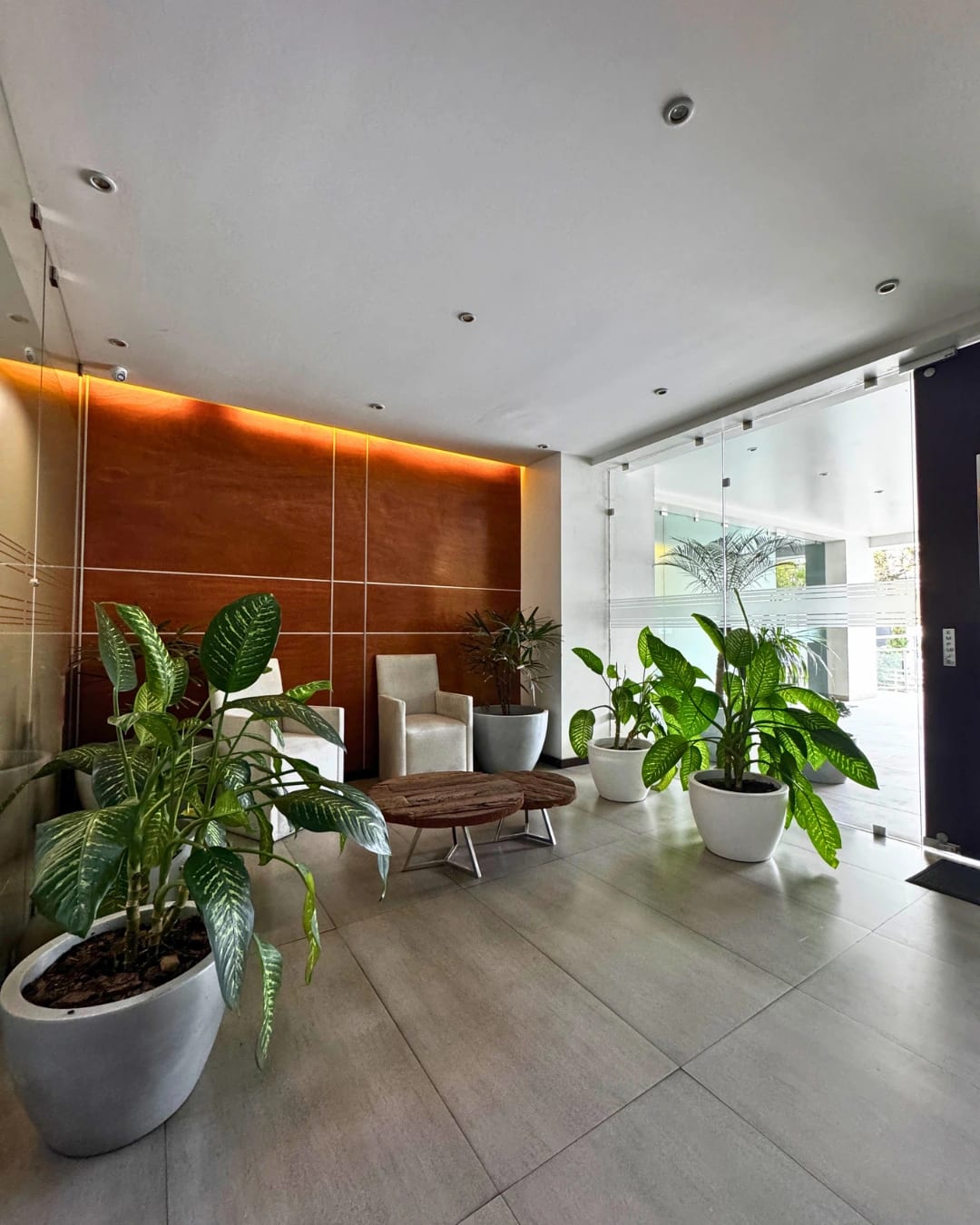APARTAMENTO EN RENTA EN ZONA 10 EN NIVEL ALTO — foto 8 de 10