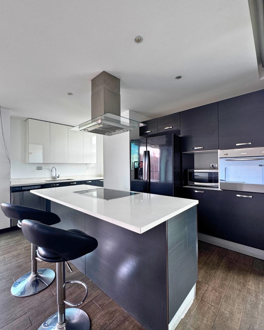APARTAMENTO EN RENTA EN ZONA 10 EN NIVEL ALTO — foto 9 de 10