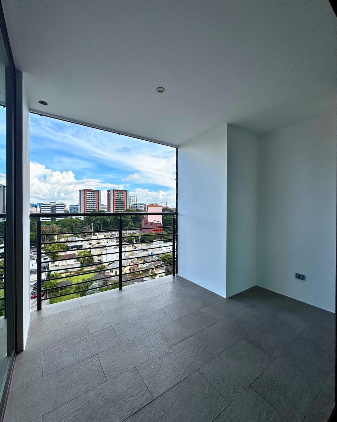APARTAMENTO EN RENTA EN ZONA 10 EN NIVEL ALTO — foto 10 de 10