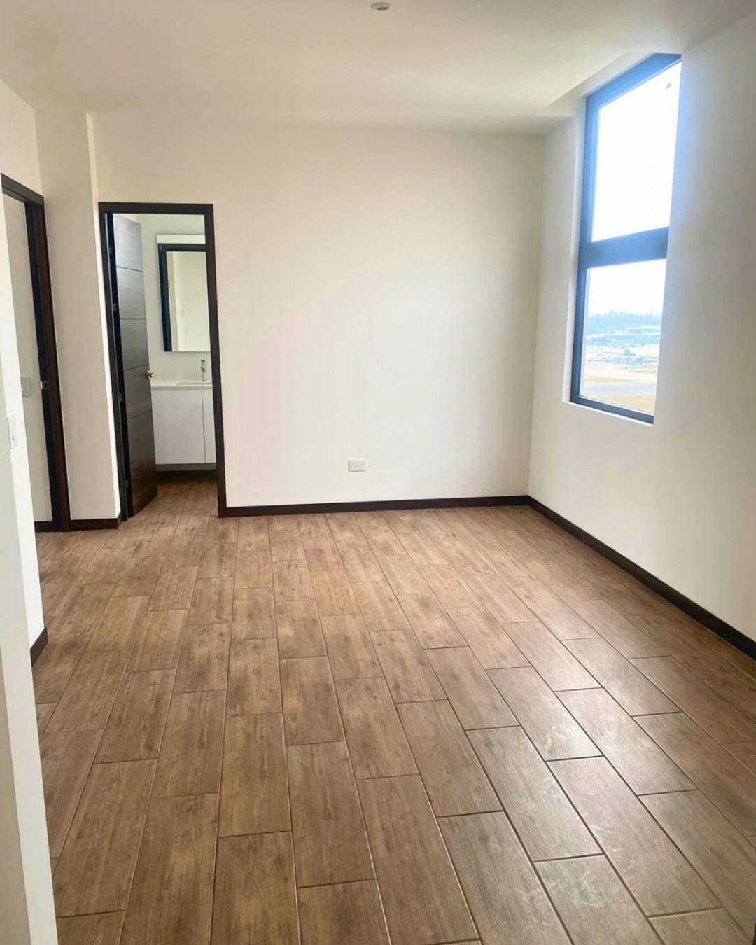 APARTAMENTO EN RENTA ZONA 13 AURÉ — foto 3 de 10