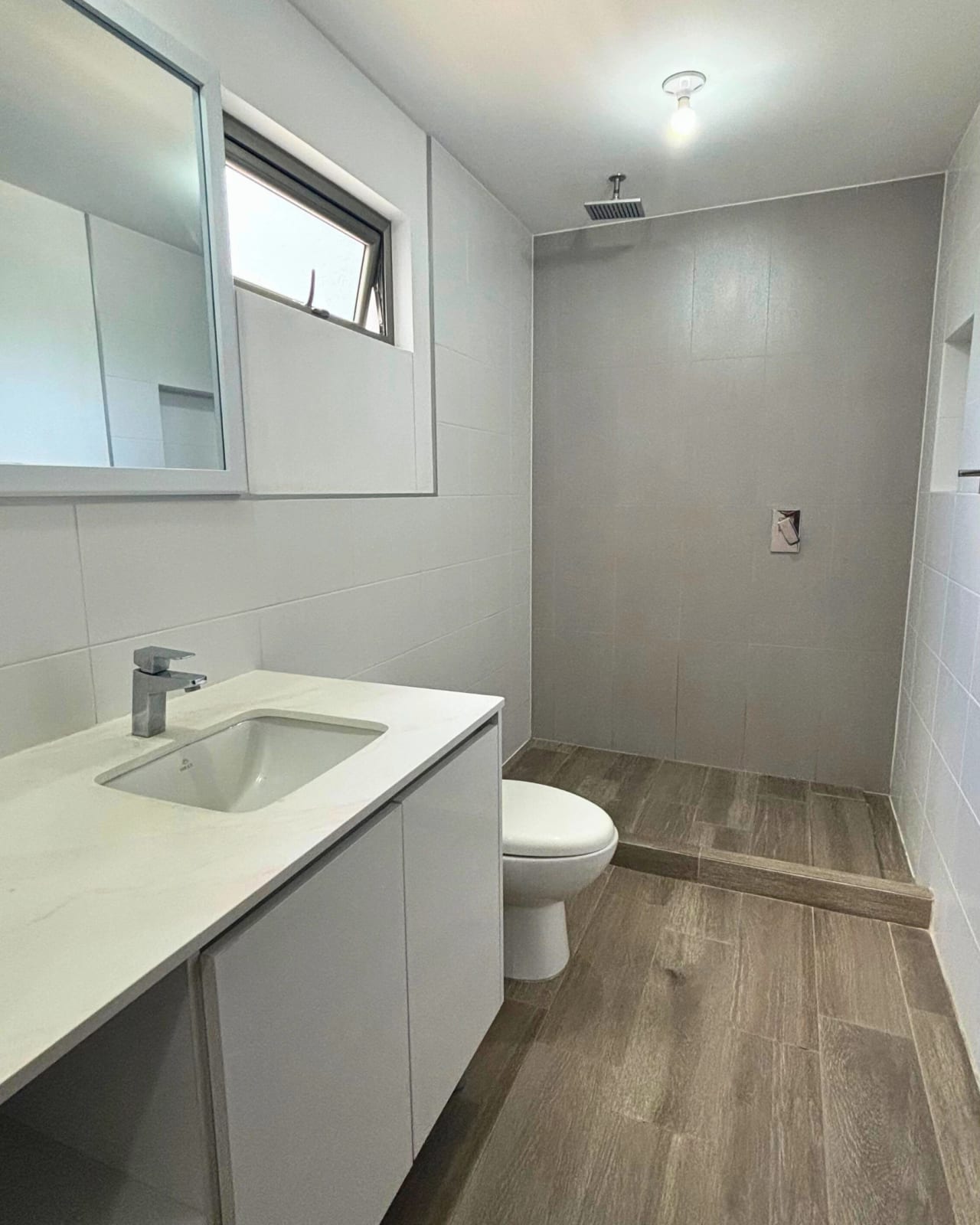 CASA EN VENTA EN ZONA 16 PARA ESTRENAR — foto 2 de 9