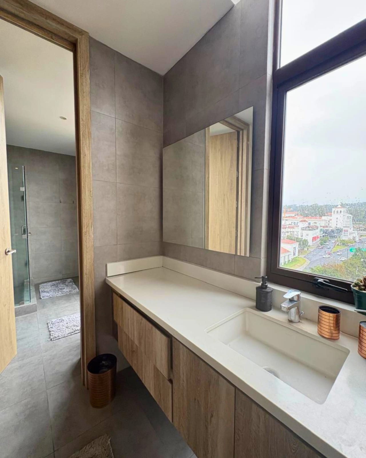 APARTAMENTO EN RENTA ZONA 16 FRENTE A CAYALA AMUEBLADO — foto 4 de 10