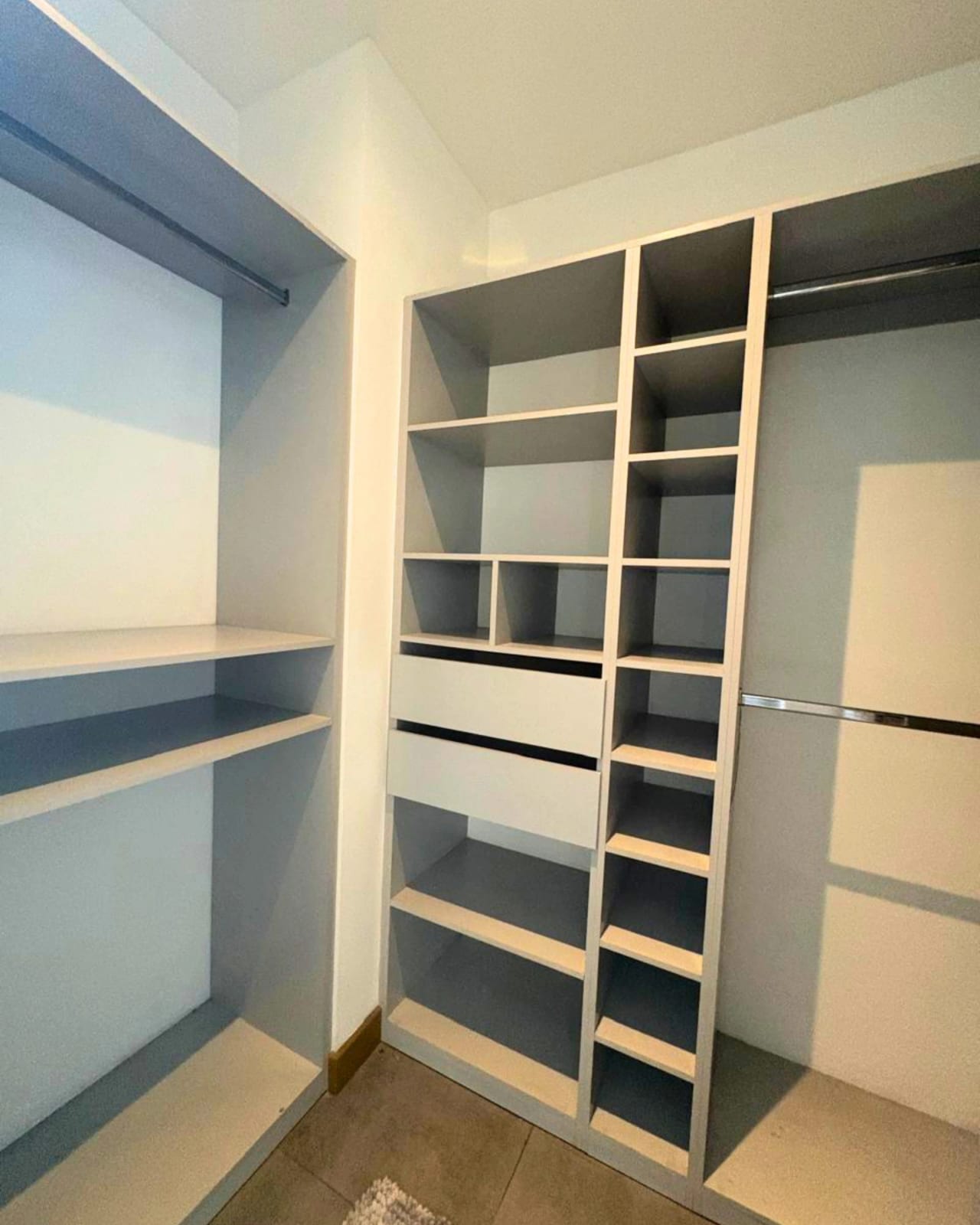 APARTAMENTO EN RENTA ZONA 16 FRENTE A CAYALA AMUEBLADO — foto 5 de 10