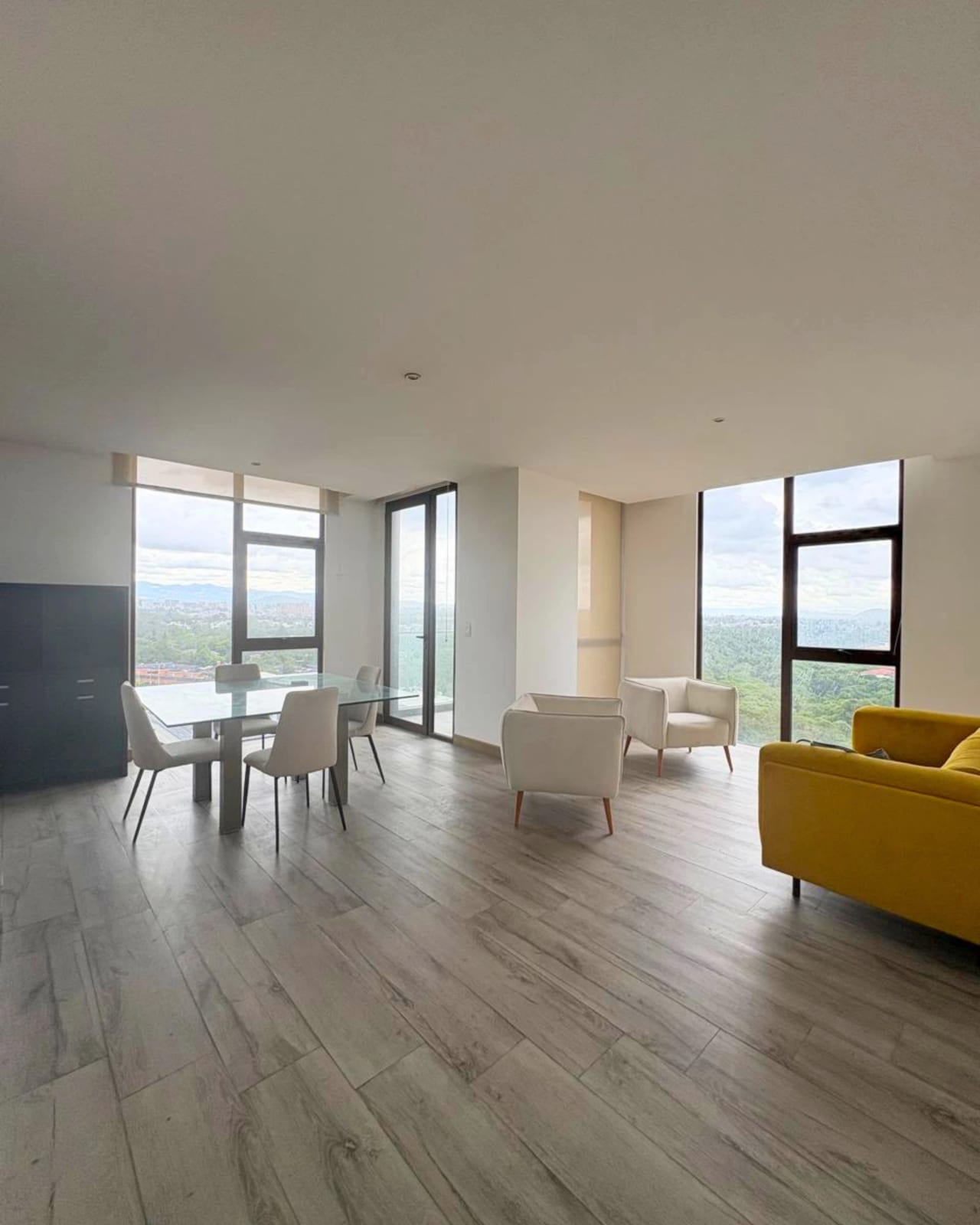 APARTAMENTO EN RENTA ZONA 16 FRENTE A CAYALA AMUEBLADO — foto 6 de 10