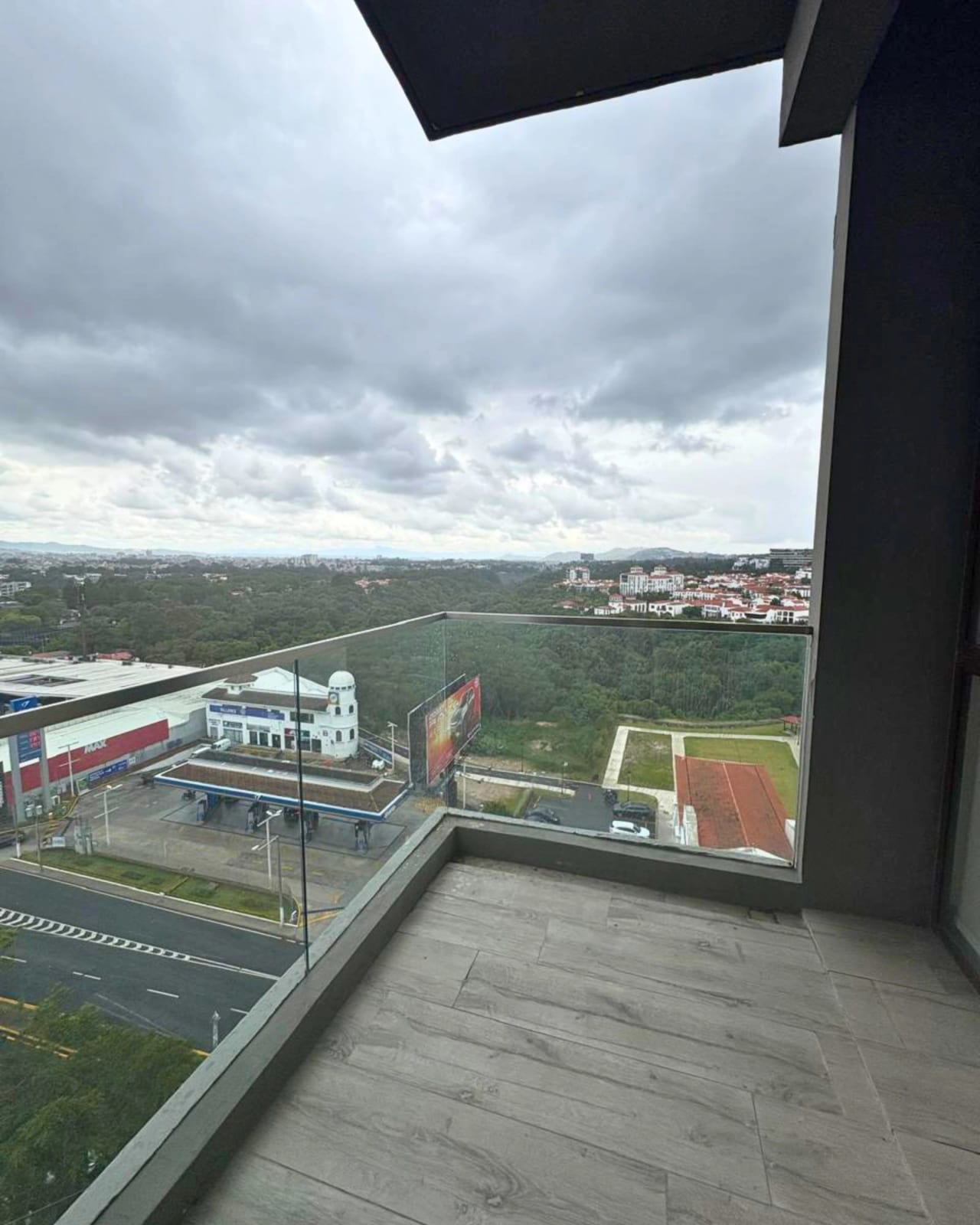 APARTAMENTO EN RENTA ZONA 16 FRENTE A CAYALA AMUEBLADO — foto 9 de 10
