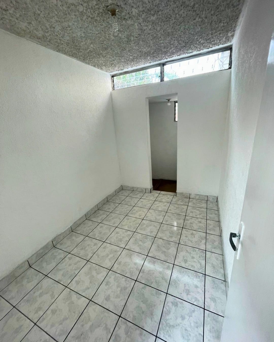 CASA EN RENTA EN ZONA 12 IDEAL PARA OFICINAS — foto 3 de 10