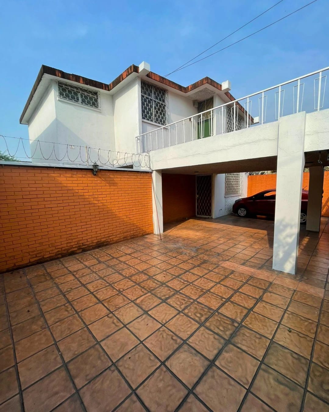 CASA EN RENTA EN ZONA 12 IDEAL PARA OFICINAS — foto 1 de 10