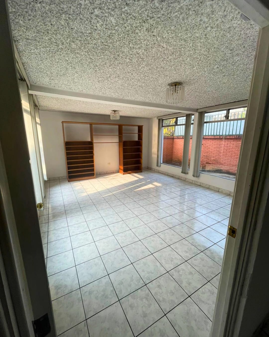 CASA EN RENTA EN ZONA 12 IDEAL PARA OFICINAS — foto 5 de 10