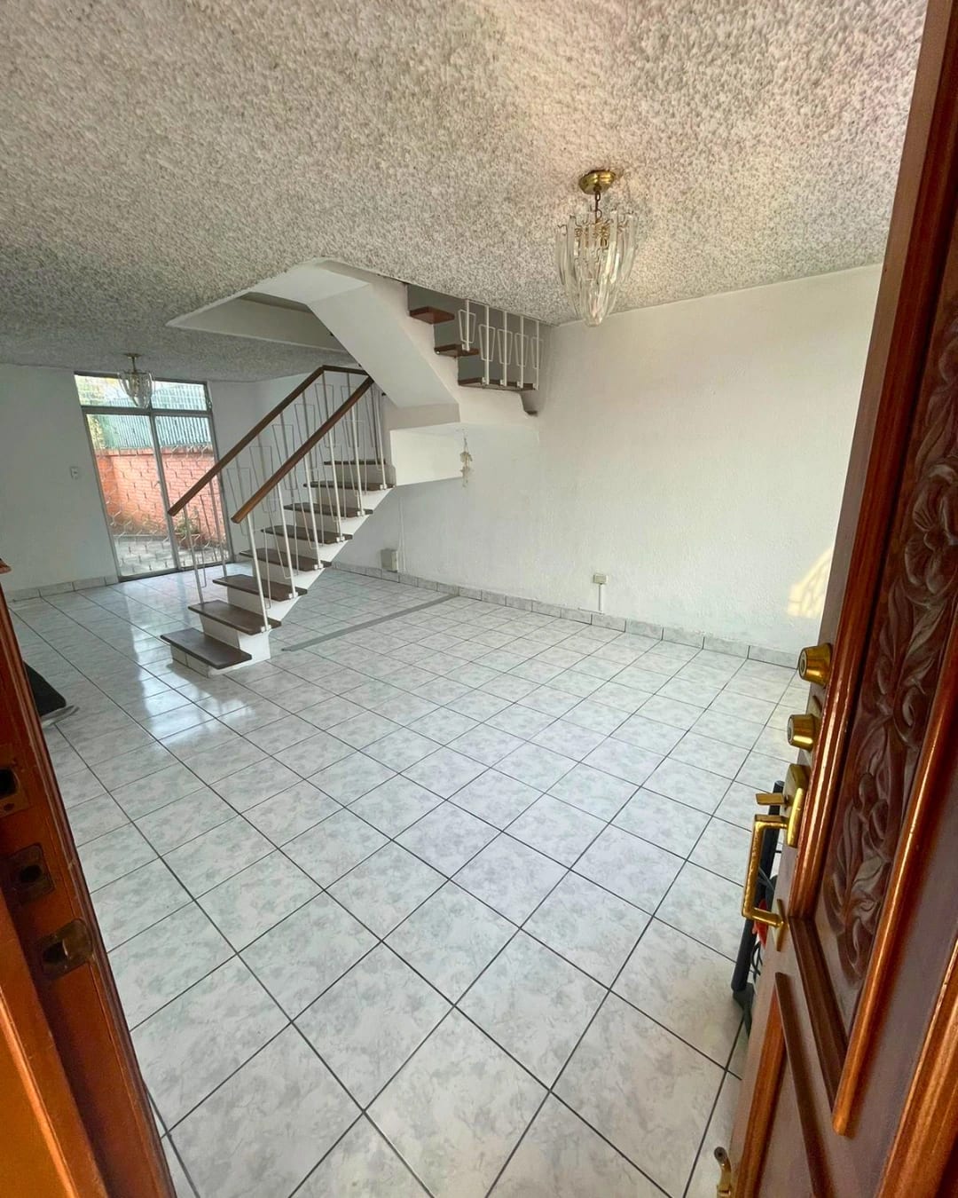CASA EN RENTA EN ZONA 12 IDEAL PARA OFICINAS — foto 4 de 10
