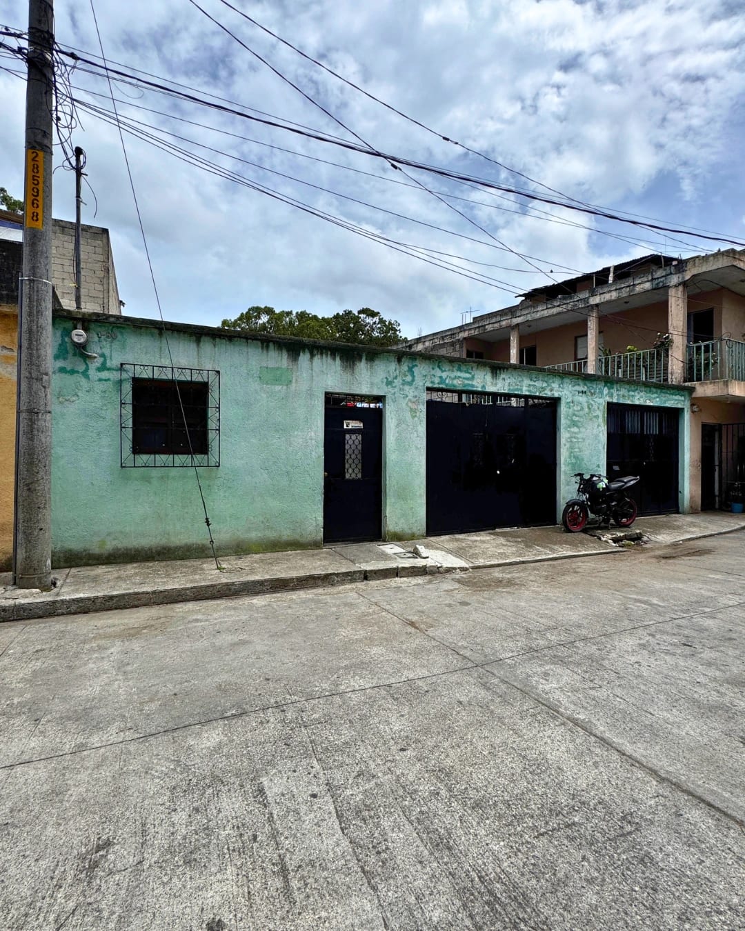 CASA EN VENTA EN ZONA 1 CON EXCELENTE UBICACIÓN, CERCA DEL CERRITO DEL CARMEN — foto 1 de 4