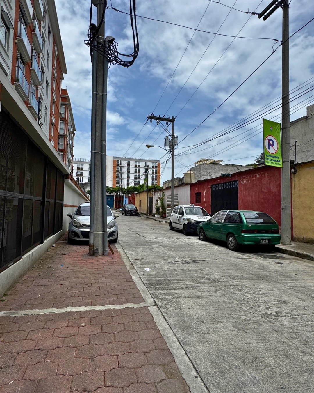 CASA EN VENTA EN ZONA 1 CON EXCELENTE UBICACIÓN, CERCA DEL CERRITO DEL CARMEN — foto 2 de 4