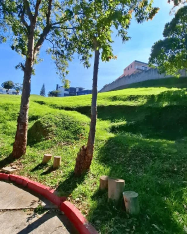 TERRENO DE ESQUINA EN VENTA, CARRETERA A EL SALVADOR, LA FLORESTA — foto 3 de 6